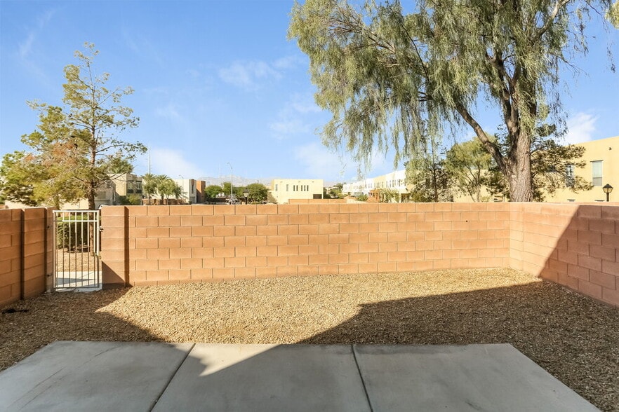 Building Photo - 6425 Raven Hall St