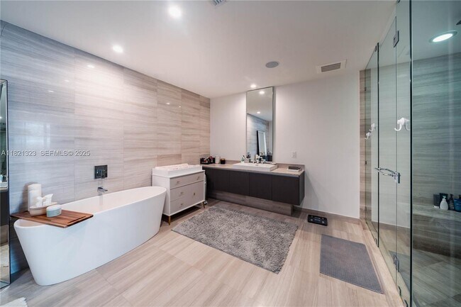 Building Photo - 3250 NE 188th St