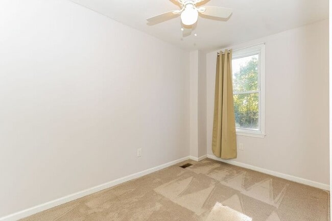 Building Photo - 551 Summit St