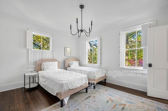 Building Photo - 216 W Carolina Ave