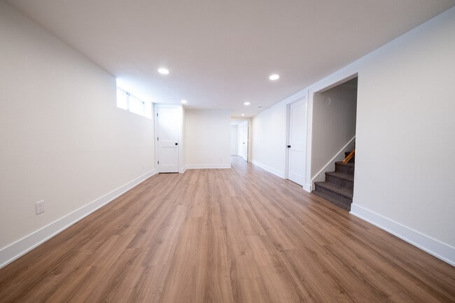 Building Photo - 22925 Oakdale Dr