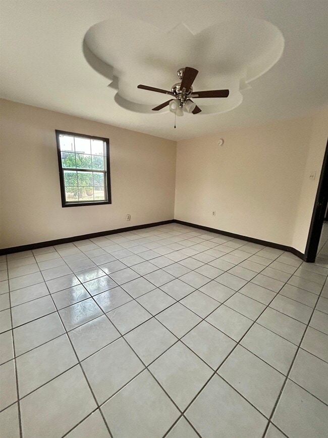 Building Photo - 1740 Gladiola Ln