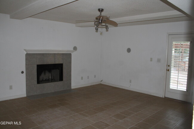 Building Photo - 12704 Tierra Salas Dr