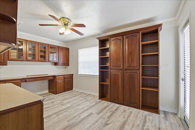 Building Photo - 525 Cullaro Ln