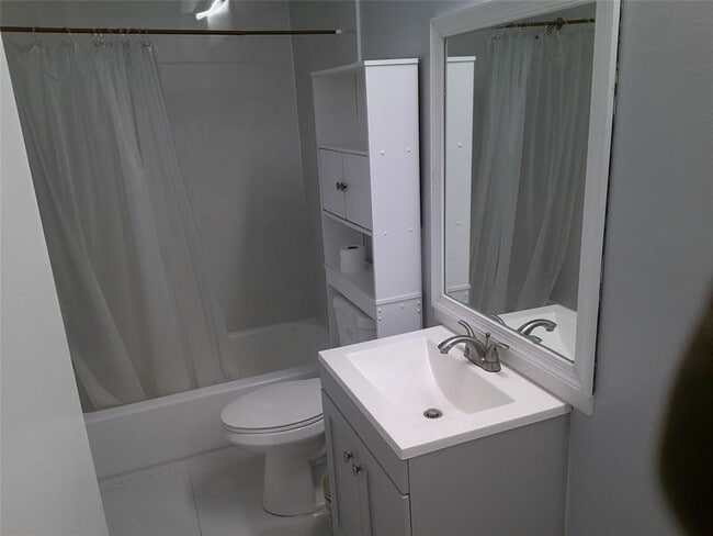 Building Photo - 4291 Coral Springs Dr