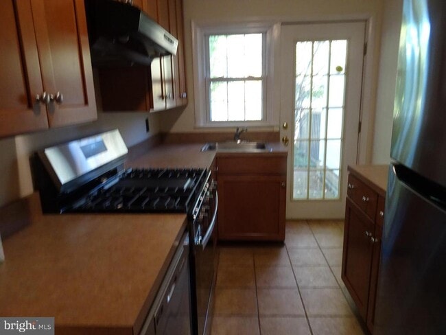 Building Photo - 617 South St