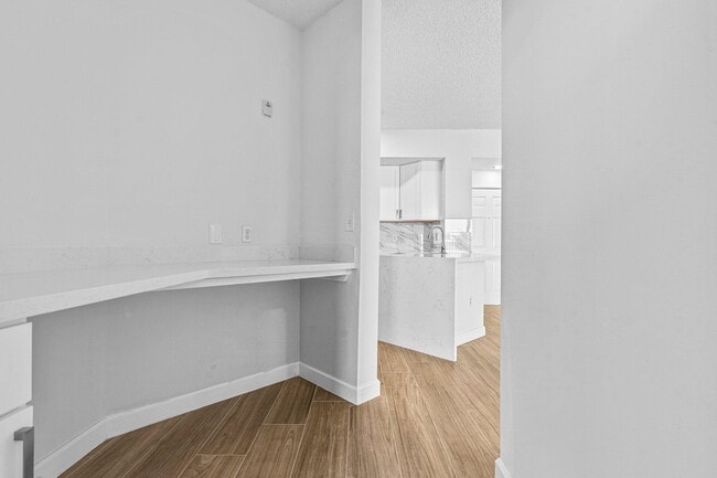 Building Photo - 1000 Scotia Dr