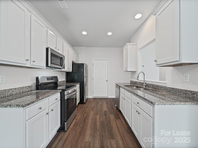 Building Photo - 914 S Battleground Ave