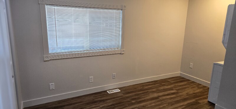 Building Photo - 1690 Kent Des Moines Rd