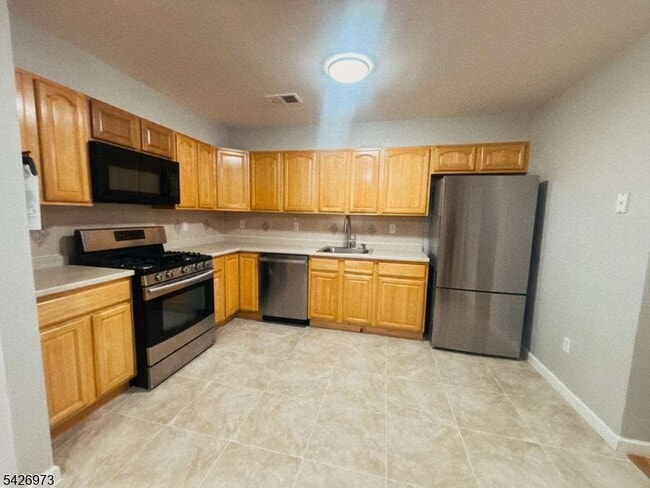 Building Photo - 415 S 8th St