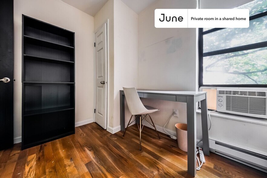 Building Photo - Private bedroom in 5 bed/2 bath Home