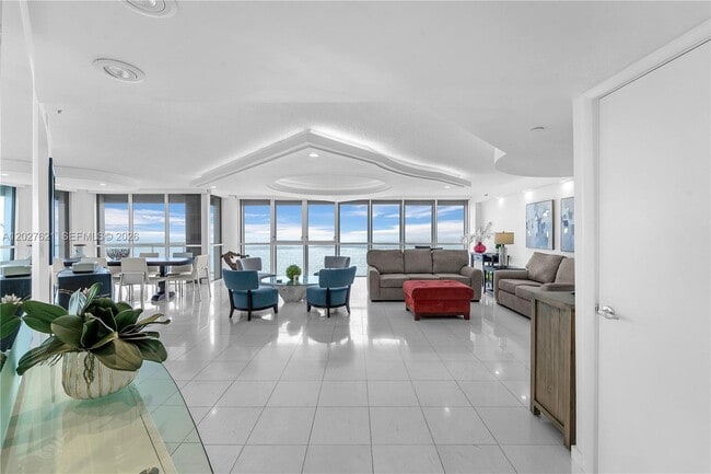 Building Photo - 16485 Collins Ave