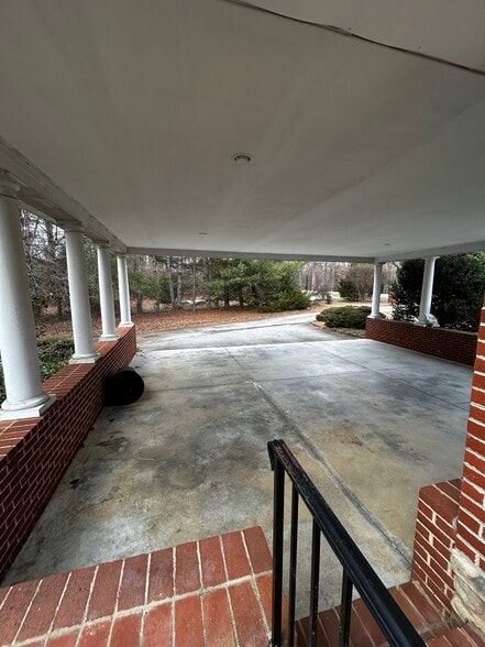 Building Photo - 6705 Everett Rd