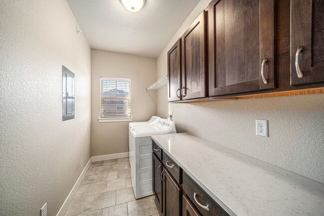 Building Photo - 3B/2B Condo in the Flats at Centerra Now A...