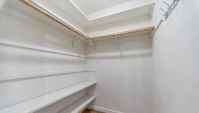 Building Photo - A fantastic upscale 1Bedroom near Canada college and Hwy 280