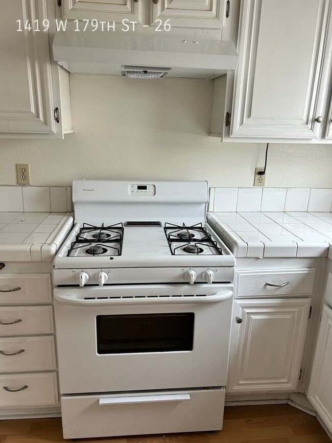 Building Photo - 1419 W 179th St