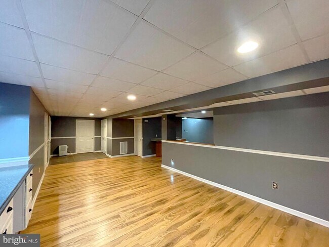 Building Photo - 20871 Freedom Run Dr
