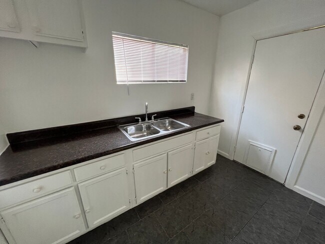 Building Photo - 5223 De Longpre Ave