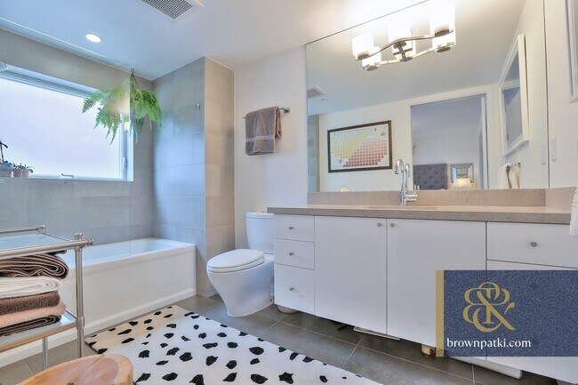 Building Photo - 3190 Scott St