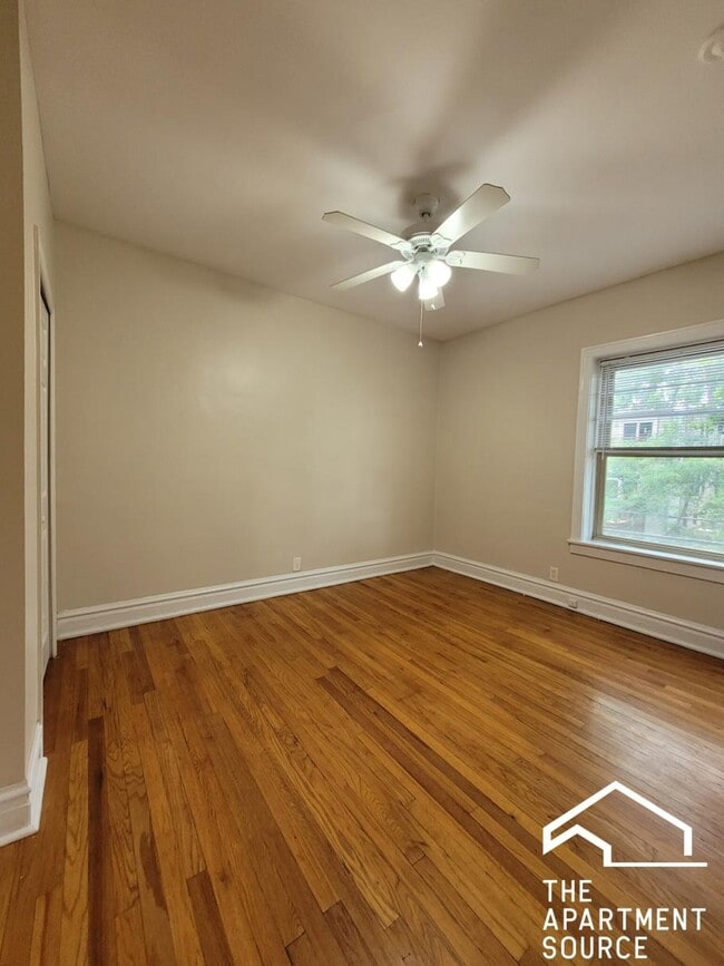 Building Photo - 916 Reba Pl