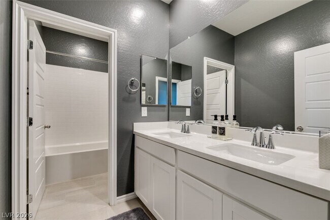 Building Photo - 4432 Mural Glen Ct