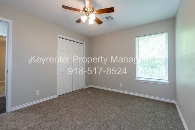 Building Photo - 4 Bedroom 2 Bath + Updated