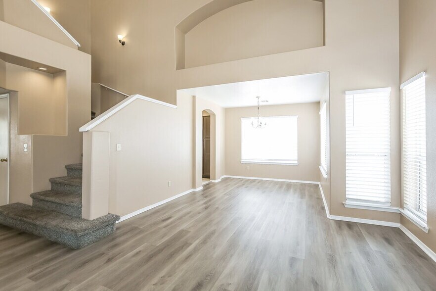 Building Photo - 5005 Monte Del Sol Ln