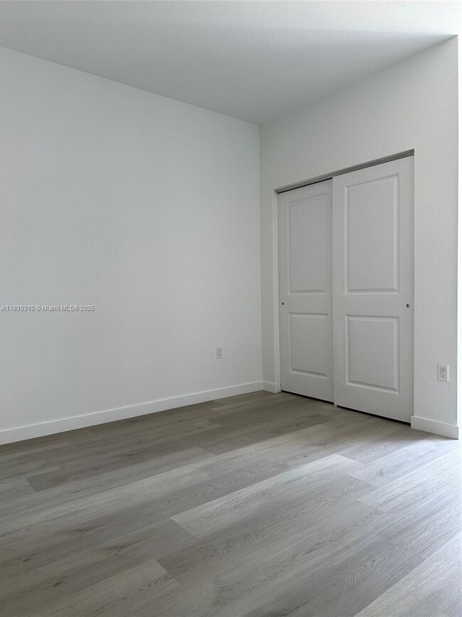 Building Photo - 25338 25338