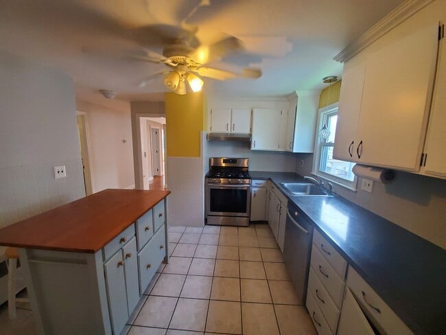 Building Photo - Spacious 3 Bd 2 Bath Condo near Alewife T ...