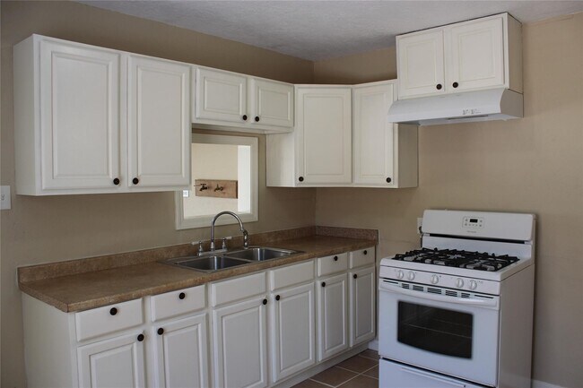Building Photo - 7739 Greendowns St