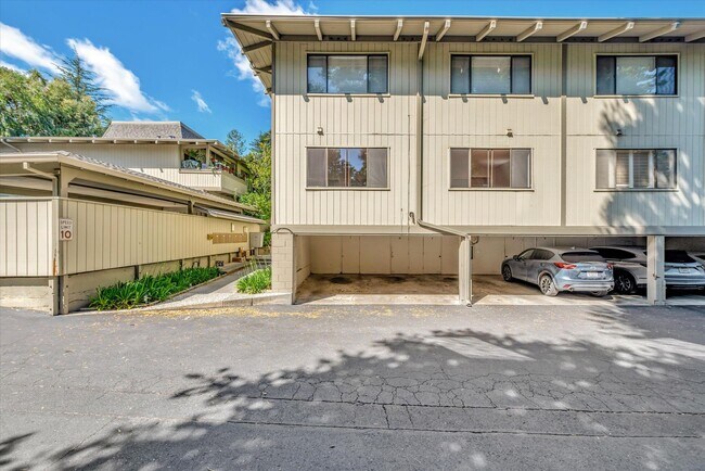 Building Photo - Hidden Gem at Saratoga Creekside – End Uni...