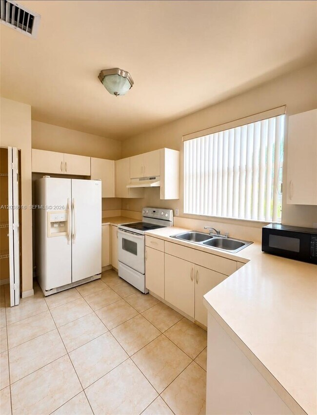 Building Photo - 641 E Mowry Ct