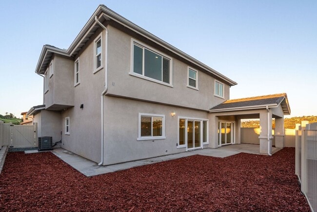 Building Photo - 4 Bedroom house with view