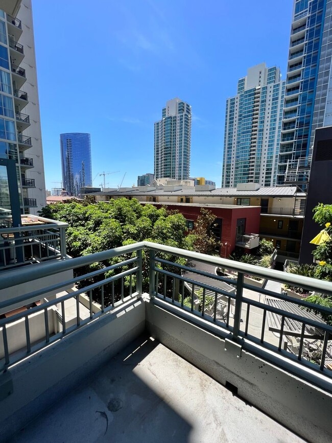 Building Photo - Little Italy 1 Bed/ 1.5 Bath, Loft at Treo!