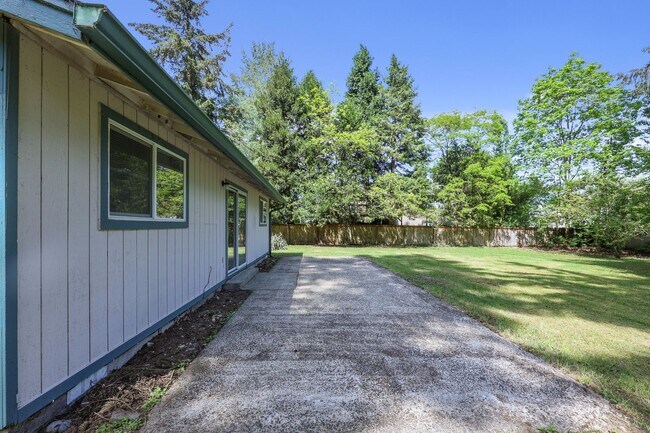 Building Photo - MOVE IN READY NOW!! 4 bed 1 bath on shy half acre! North Thurston School District