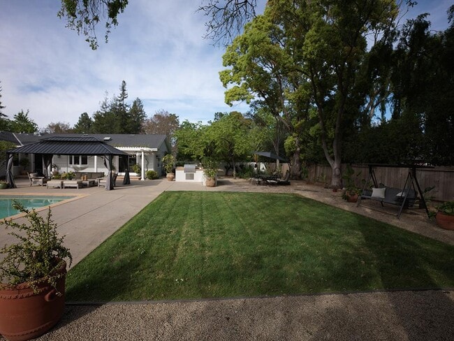 Building Photo - 2 Callado Way