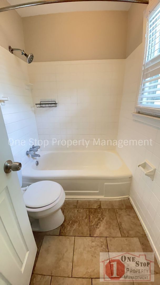 Building Photo - Beautiful 3 Bedroom 1 Bathroom in Independ...
