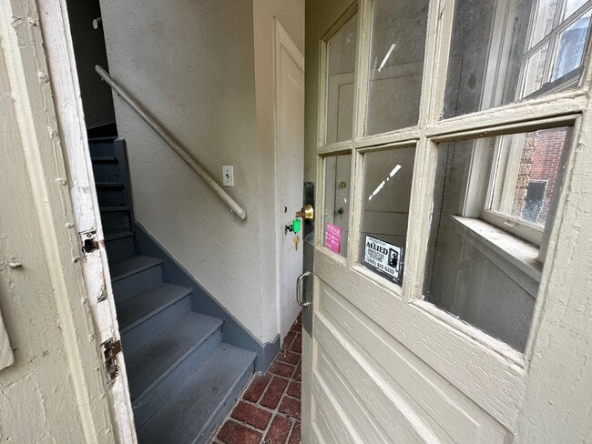 Building Photo - Plaza District / Classen 3 Bed Beauty! - Move In Deposit-Free! (If Qualified)