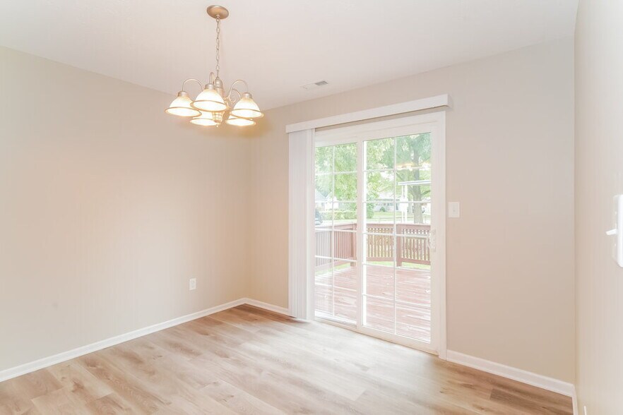 Building Photo - 40 Crestview Dr