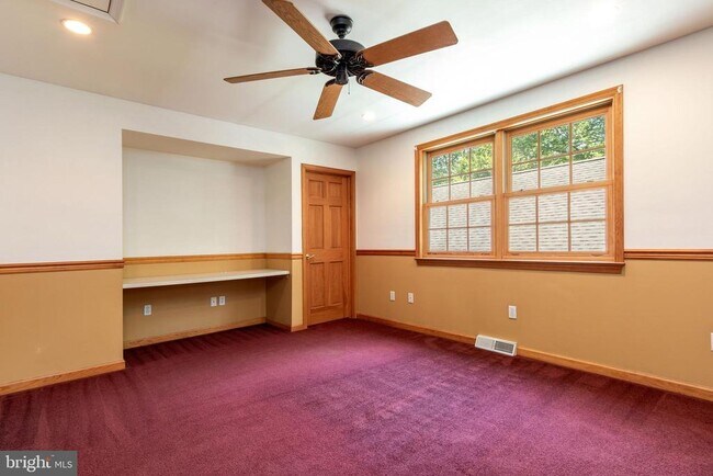 Building Photo - 1577 Chestnut Ridge Rd