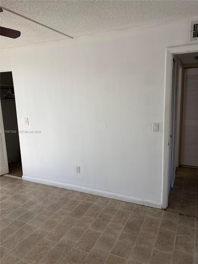 Building Photo - 1801 S Treasure Dr