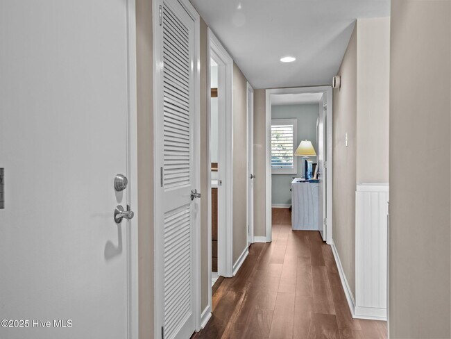 Building Photo - 525 Salter Path Rd