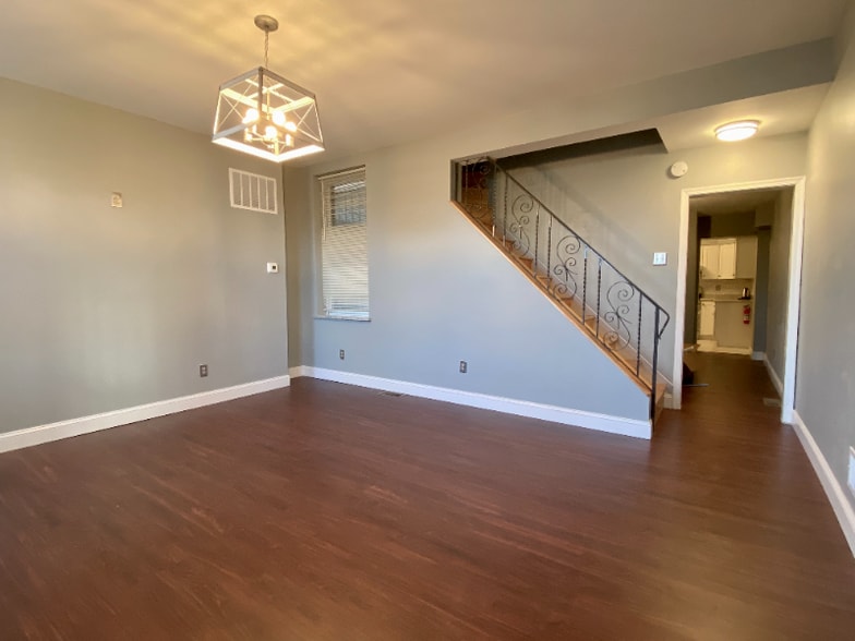 Building Photo - 910 Winter St