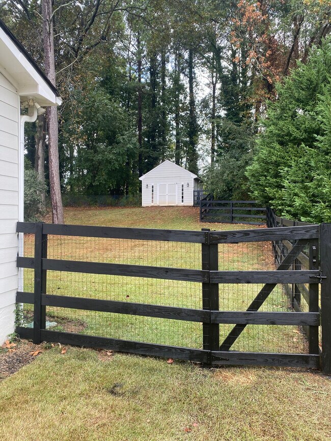 Building Photo - 1565 Pinebreeze Dr