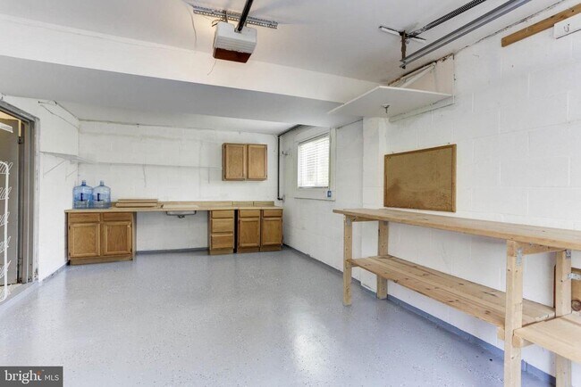 Building Photo - 11821 Charen Ln