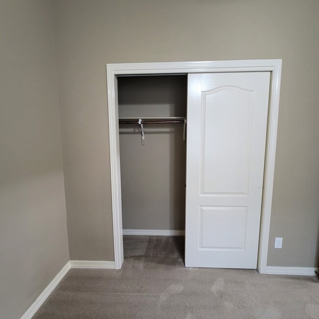 Building Photo - 14513 Meadow Lawn