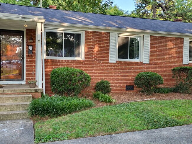Primary Photo - 528 Overlook St