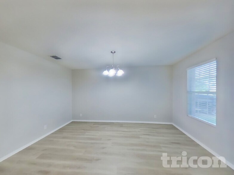 Building Photo - 8410 Stone Chase