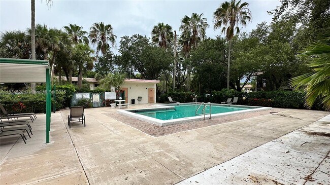 Building Photo - 413 Lakeview Dr