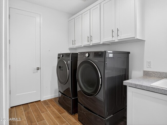 Building Photo - 11673 N 136th St